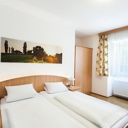 Gaestehaus Ferk - Fruehstueckspension, Bed & Breakfast باد رادكرسبرغ المظهر الخارجي الصورة