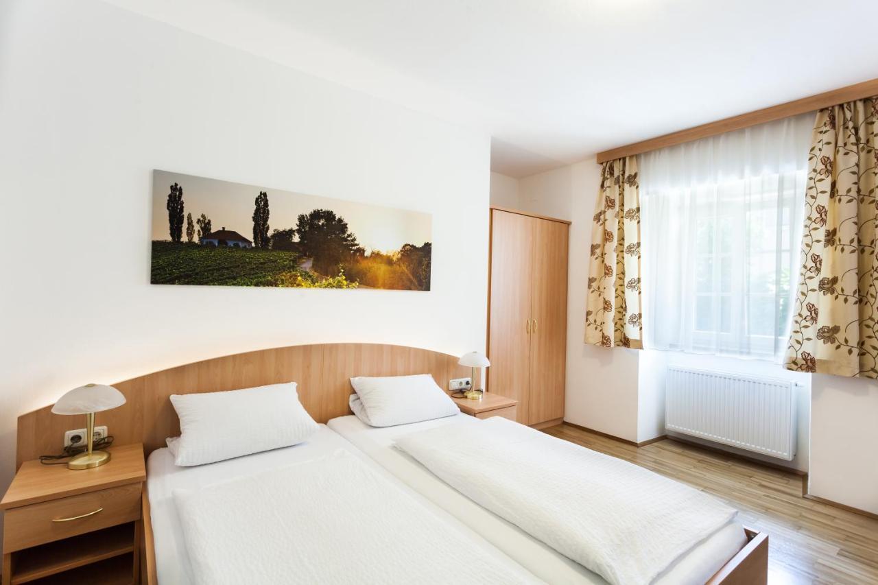 Gaestehaus Ferk - Fruehstueckspension, Bed & Breakfast باد رادكرسبرغ المظهر الخارجي الصورة